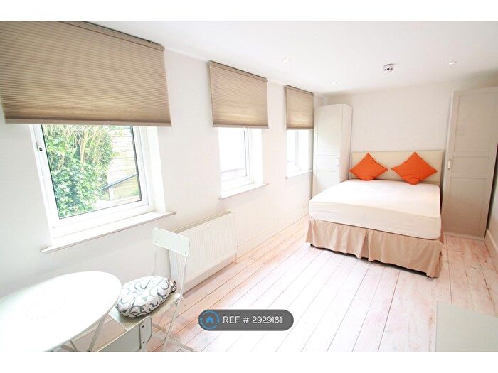 Studio To Rent In Hale Lane, Mill Hill, NW7