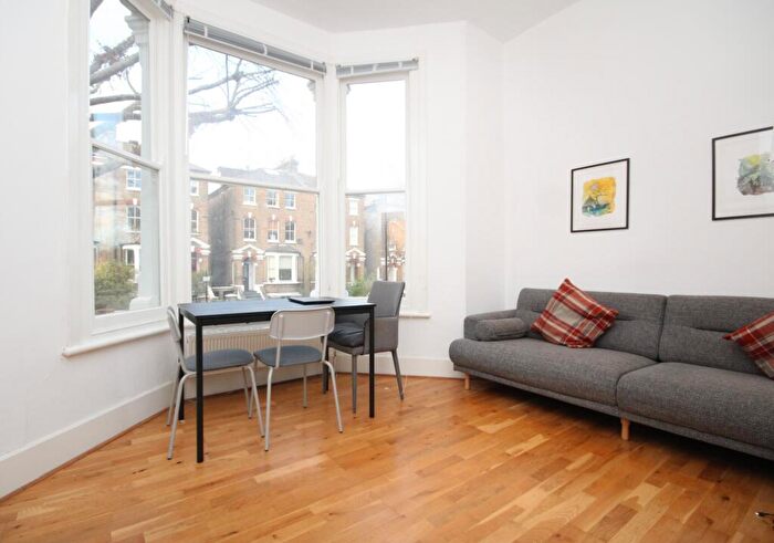 1 Bedroom Flat To Rent In Hartham Road, Islington, N7