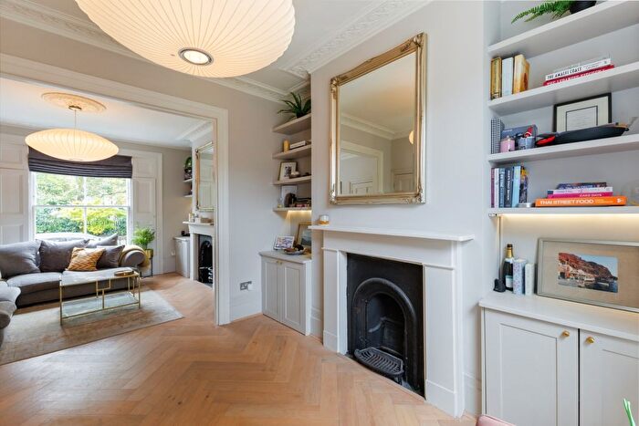 3 Bedroom Terraced House To Rent In Arlington Square, London, N1