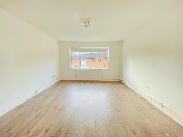 3 Bedroom Flat To Rent In Radcliffe Road, Croydon CR0