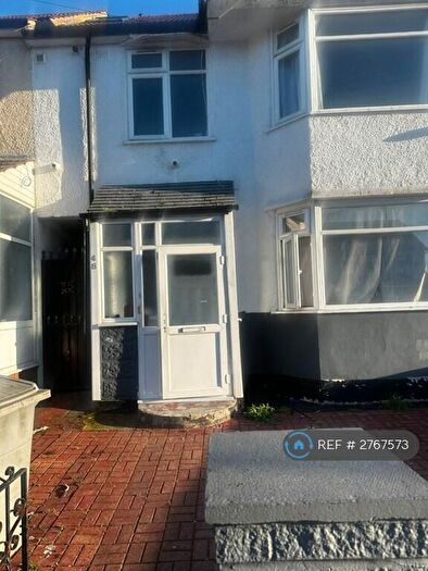 4 Bedroom Semi-Detached House To Rent In West Way, London, NW10