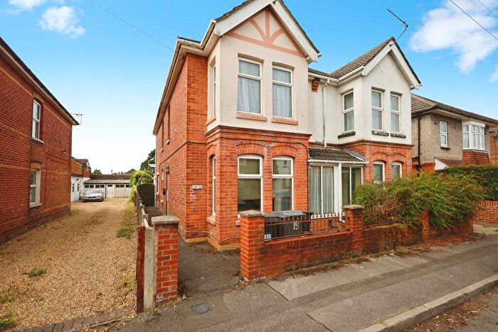 4 Bedroom Property To Rent In Hankinson Road, Bournemouth, BH9