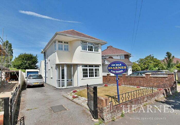 3 Bedroom Detached House For Sale In Saxonhurst Road, Bournemouth, BH10