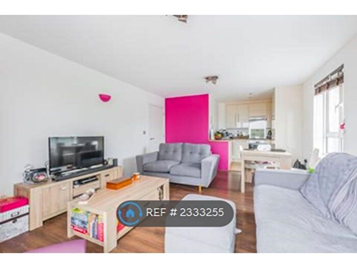2 Bedroom Flat To Rent In Granite Apartments, London, E15