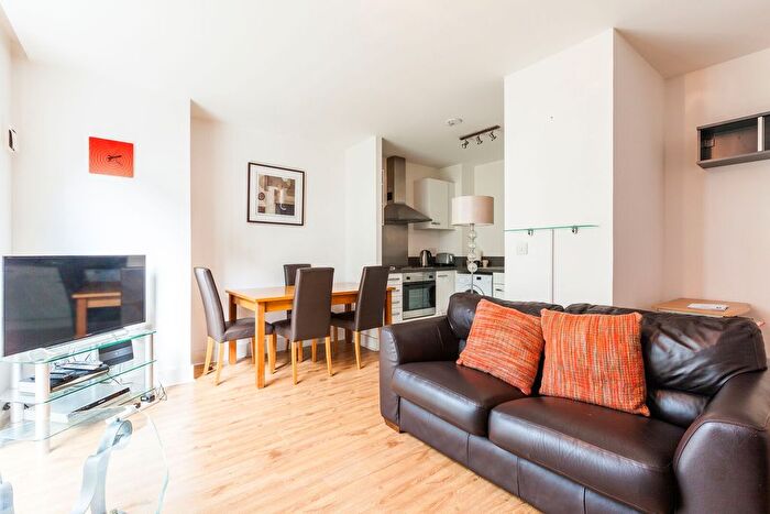 1 Bedroom Flat To Rent In Gowers Walk, Aldgate, London, E1