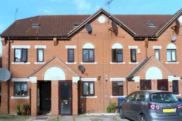 3 Bedroom Town House To Rent In Swan Drive, London, Greater London, NW9