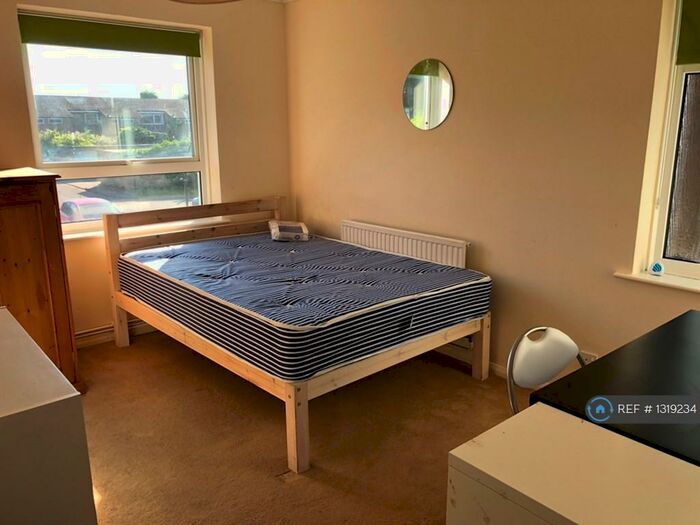 4 Bedroom Semi-Detached House To Rent In Hallett Walk, Canterbury, CT1