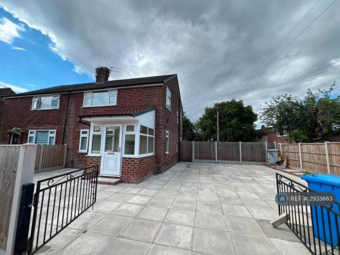 3 Bedroom Semi-Detached House To Rent In Massey Road, Sale, M33