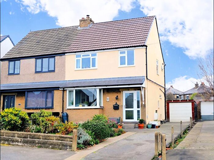 3 Bedroom Semi-Detached House For Sale In Moorside Road, Huddersfield, HD5