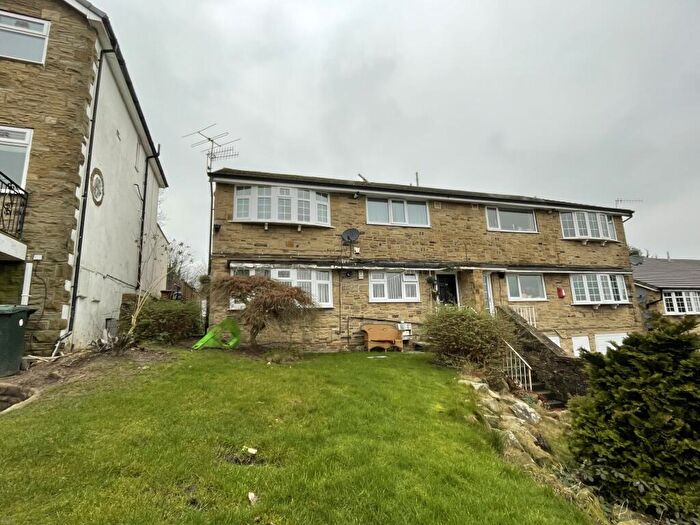 2 Bedroom Flat For Sale In Aireville Rise, Bradford, West Yorkshire, BD9