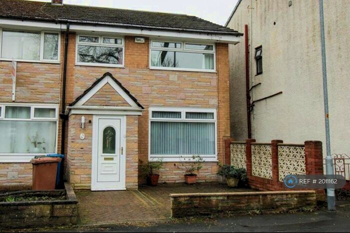 3 Bedroom End Of Terrace House To Rent In Cronkeyshaw Road, Rochdale, OL12