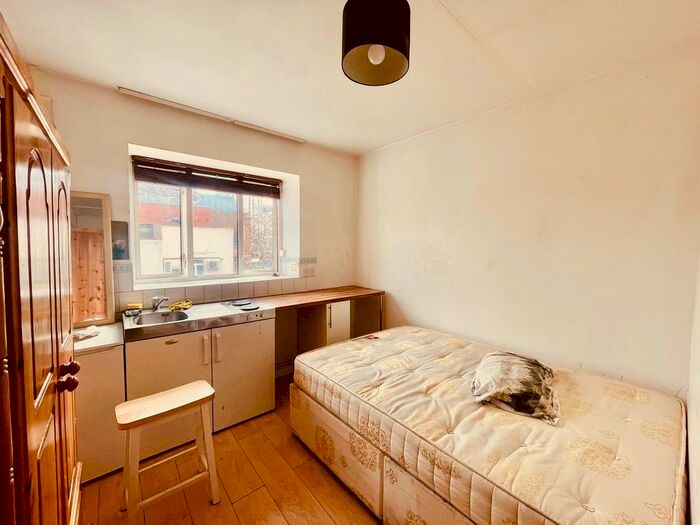 Studio To Rent In Holloway Road, London, N7