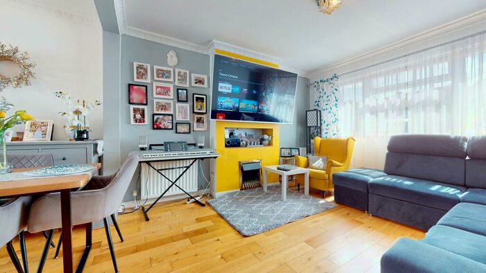 3 Bedroom Flat To Rent In Iveagh Avenue, NW10