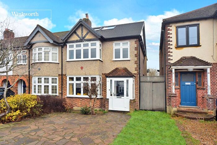 4 Bedroom End Terrace House For Sale In Elmstead Gardens, Worcester Park, Surrey, KT4