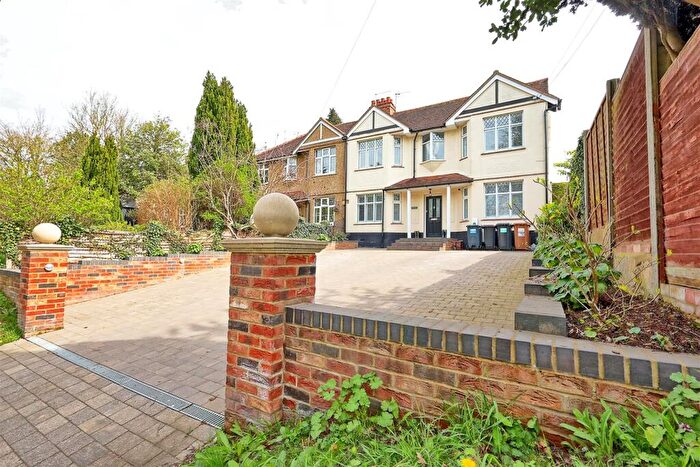 4 Bedroom Semi Detached House For Sale In Thundridge - 's Family Home, SG12