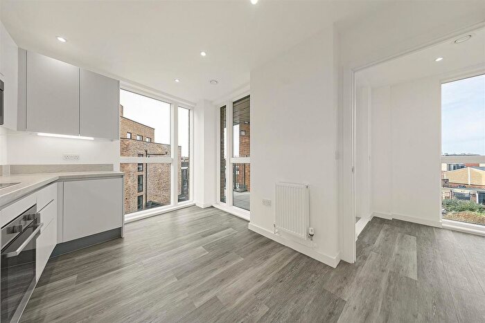 2 Bedroom Flat For Sale In Copeland Road, London, SE15