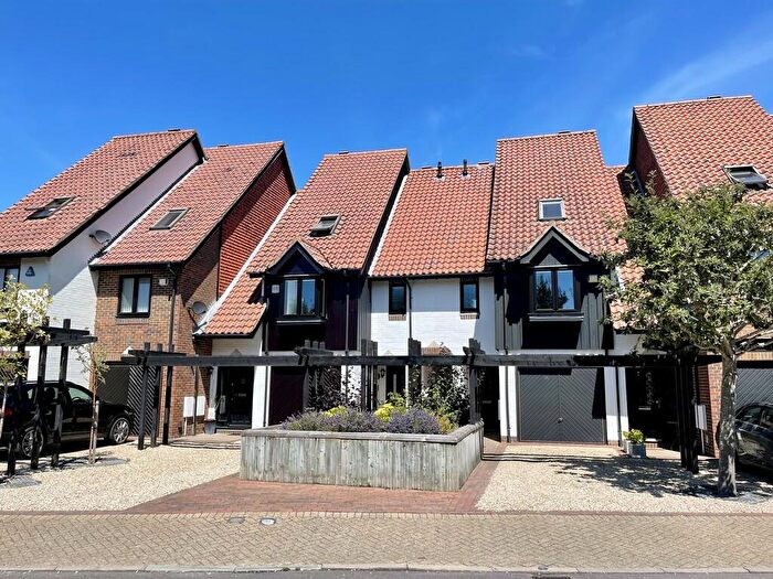 3 Bedroom Town House For Sale In Endeavour Way, Hythe, Southampton, SO45