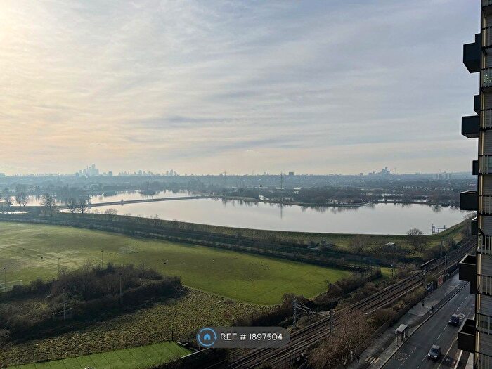2 Bedroom Flat To Rent In Green Ferry Way, London, E17
