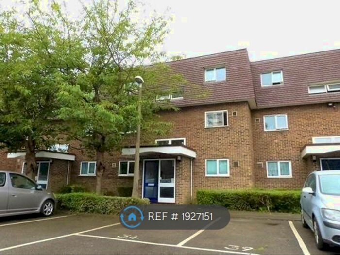 Studio To Rent In Bays Farm Court, West Drayton, UB7