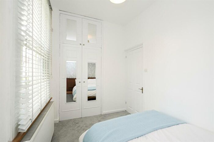 1 Bedroom Flat For Sale In Hermon Hill, Wanstead, E11