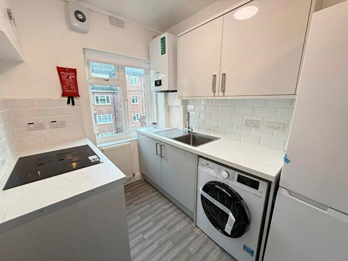 2 Bedroom Flat To Rent In North End Road, Wembley, Greater London, HA9