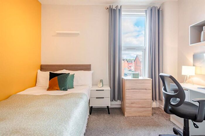 4 Bedroom House To Rent In Hessle Street, Leeds, LS6