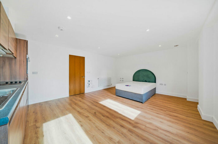 Apartment To Rent In Barking Road, London, E16