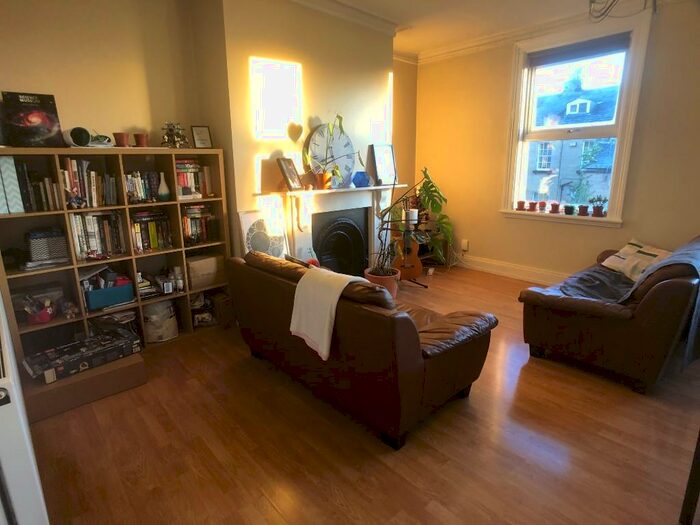 1 Bedroom Flat To Rent In Allerton Hill, Leeds, West Yorkshire, LS7