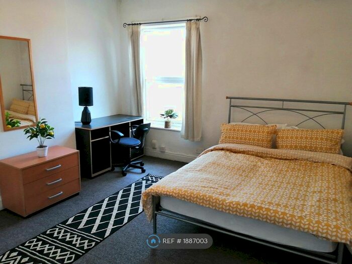 3 Bedroom Terraced House To Rent In Thornton Road, Stoke-On-Trent, ST4