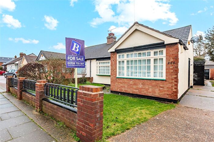 3 Bedroom Semi-Detached House For Sale In Cross Road, Mawneys, Romford, RM7