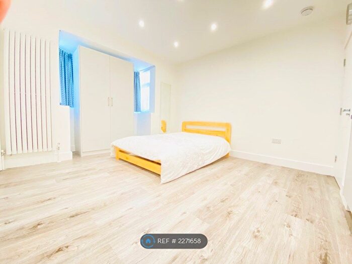 Studio To Rent In Middlesex, Pinner, HA5