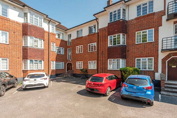 2 Bedroom Flat For Sale In St Thomas Drive, Hatch End, Pinner, HA5