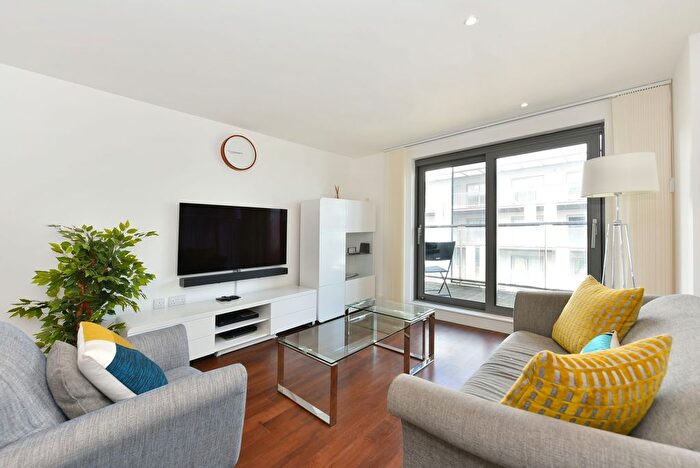 2 Bedroom Flat To Rent In West Carriage House, Royal Woolwich, SE18