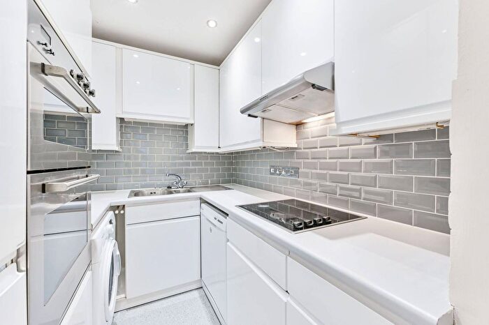 2 Bedroom Flat To Rent In Carrington Street, Mayfair, London, W1J