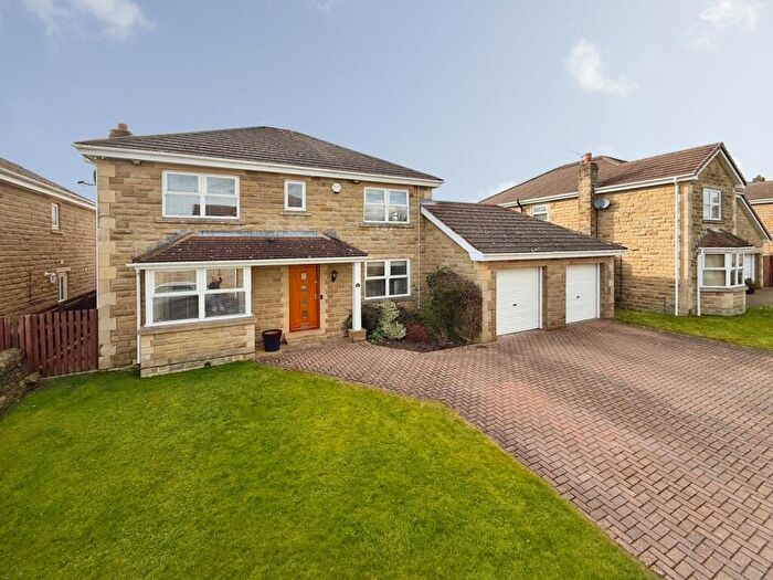 4 Bedroom Detached House For Sale In Glen View Road, Eldwick, Bingley, BD16