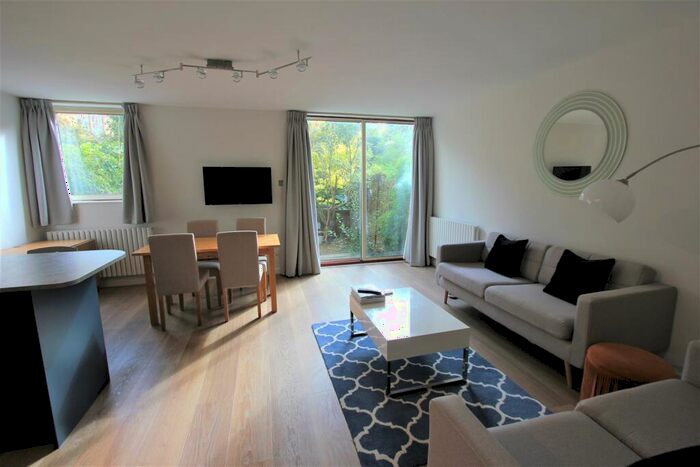 3 Bedroom Apartment To Rent In Leeward Court, Quay, Asher Way, Wapping, E1W