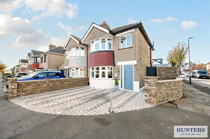 3 Bedroom Semi-Detached House For Sale In Gipsy Road, Welling, DA16