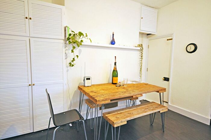 3 Bedroom Flat To Rent In Cowley Mansions, Mortlake High Street, Mortlake, SW14