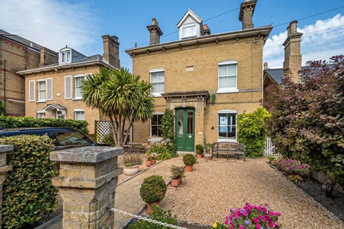 4 Bedroom Detached House For Sale In Cowes, Isle Of Wight, PO31