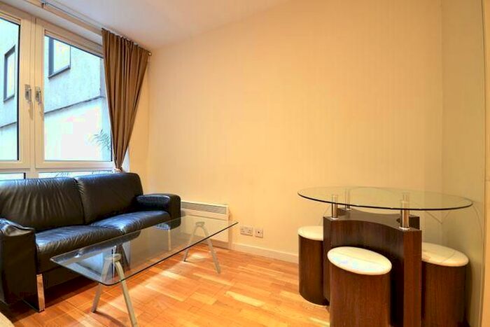 1 Bedroom Flat To Rent In Hosier Lane, City Of London, City, West Smithfields, London, EC1A