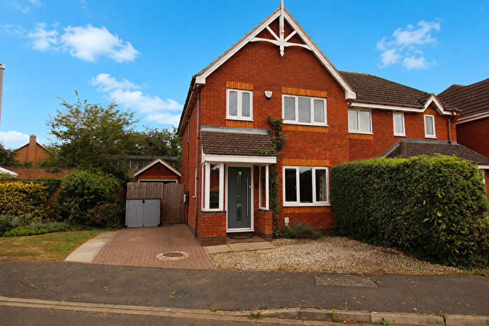 3 Bedroom Semi-Detached House For Sale In Sheepwalk Close, Potton, Sandy, SG19