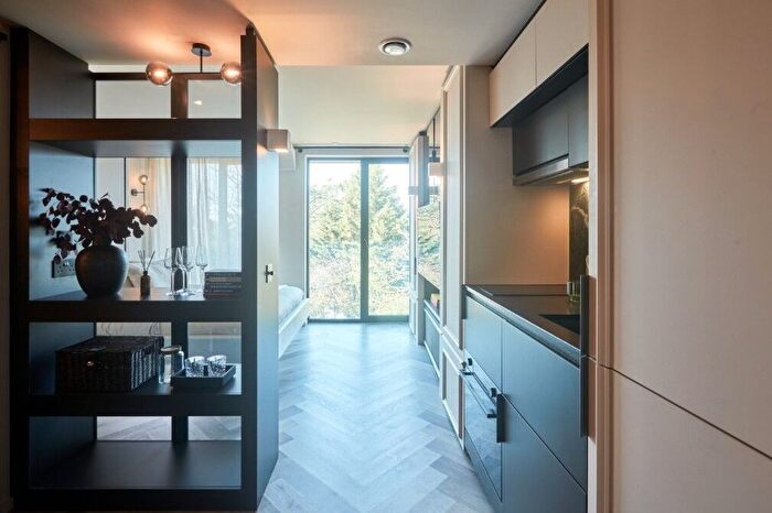 Studio To Rent In Brondesbury Park, London, NW6