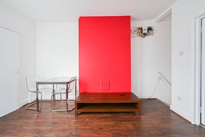 1 Bedroom Flat To Rent In Hartington Road, St James Street, Walthamstow, London, E17