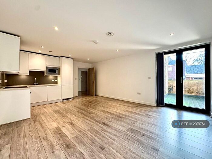 1 Bedroom Flat To Rent In Satchwell Road, London, E2