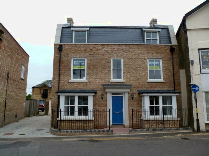4 Bedroom Semi-Detached House To Rent In Market Place, March, PE15
