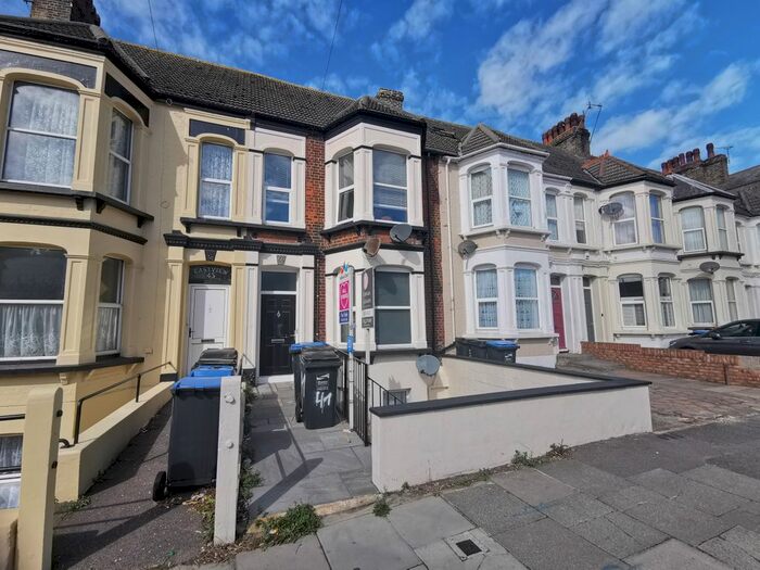 2 Bedroom Flat To Rent In Ramsgate Road, Margate, CT9
