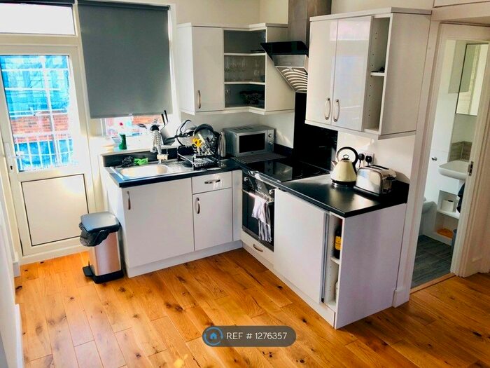 2 Bedroom Flat To Rent In London Road, Morden SM4