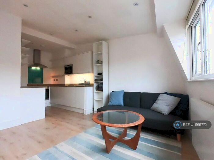 1 Bedroom Flat To Rent In Hill Avenue, Amersham, HP6