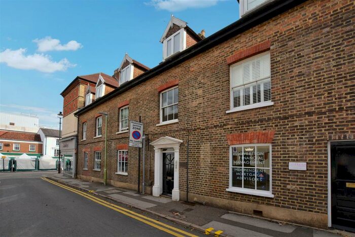 2 Bedroom Apartment To Rent In High Street, Berkhamsted, HP4