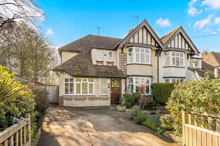 3 Bedroom Semi Detached House For Sale In Oxford Road, Banbury, OX16